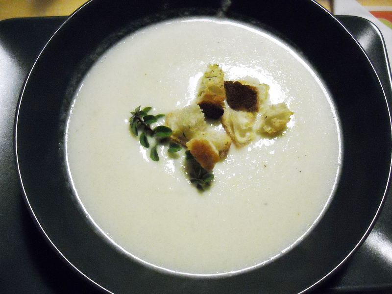 Zuppa di cavolo verza e sedano bianco