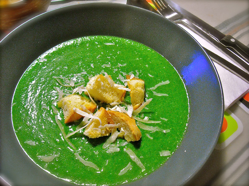 Zuppa cremosa di spinaci e ricotta